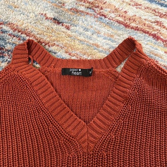 Paper Heart rust colored sweater v neck with bell bottom sleeves size M - Picture 4 of 10
